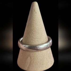 SPIKES MEN'S TITANIUM SILVER MESIUM WIDTH RING SIZE 9!